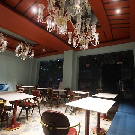 The Saga Hotel New Delhi Exteriör bild