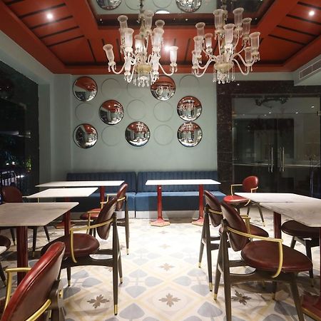 The Saga Hotel New Delhi Exteriör bild