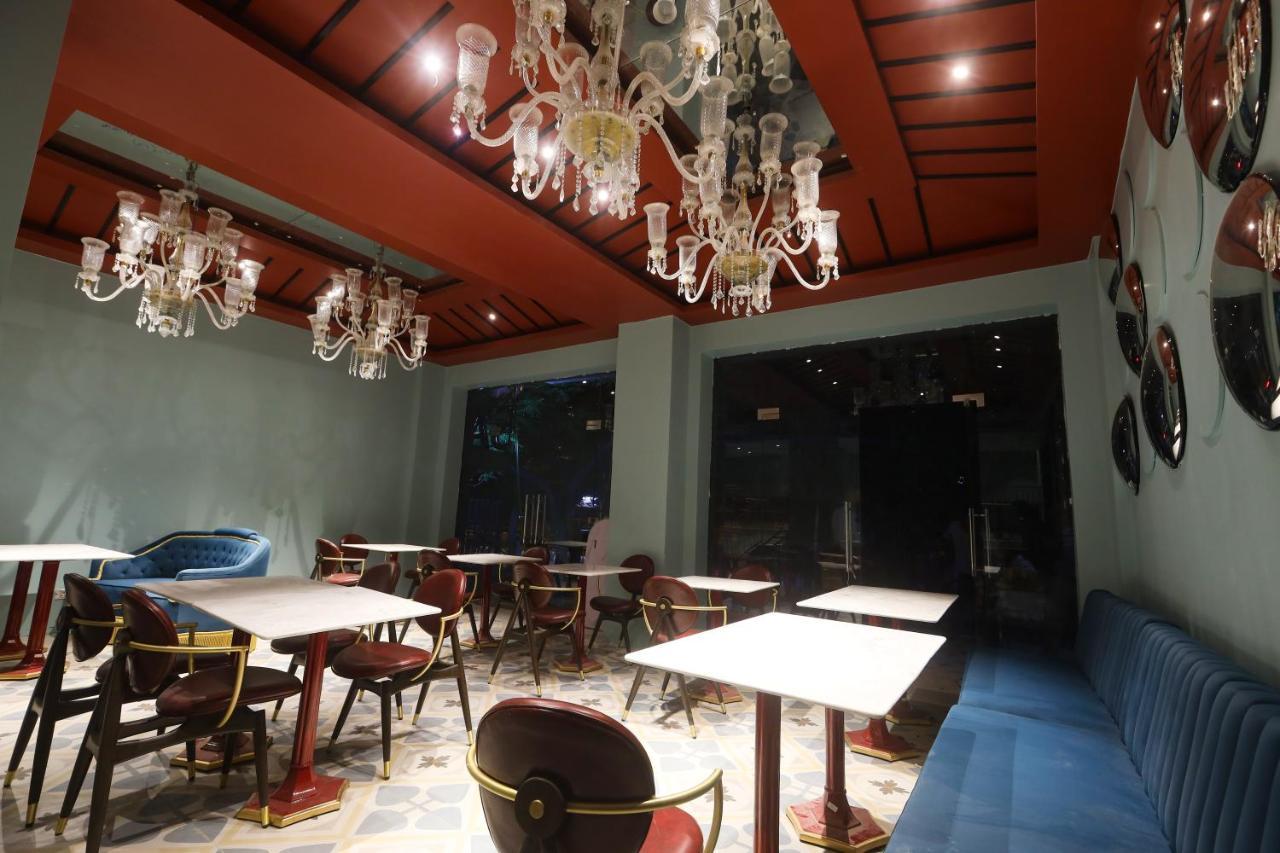 The Saga Hotel New Delhi Exteriör bild