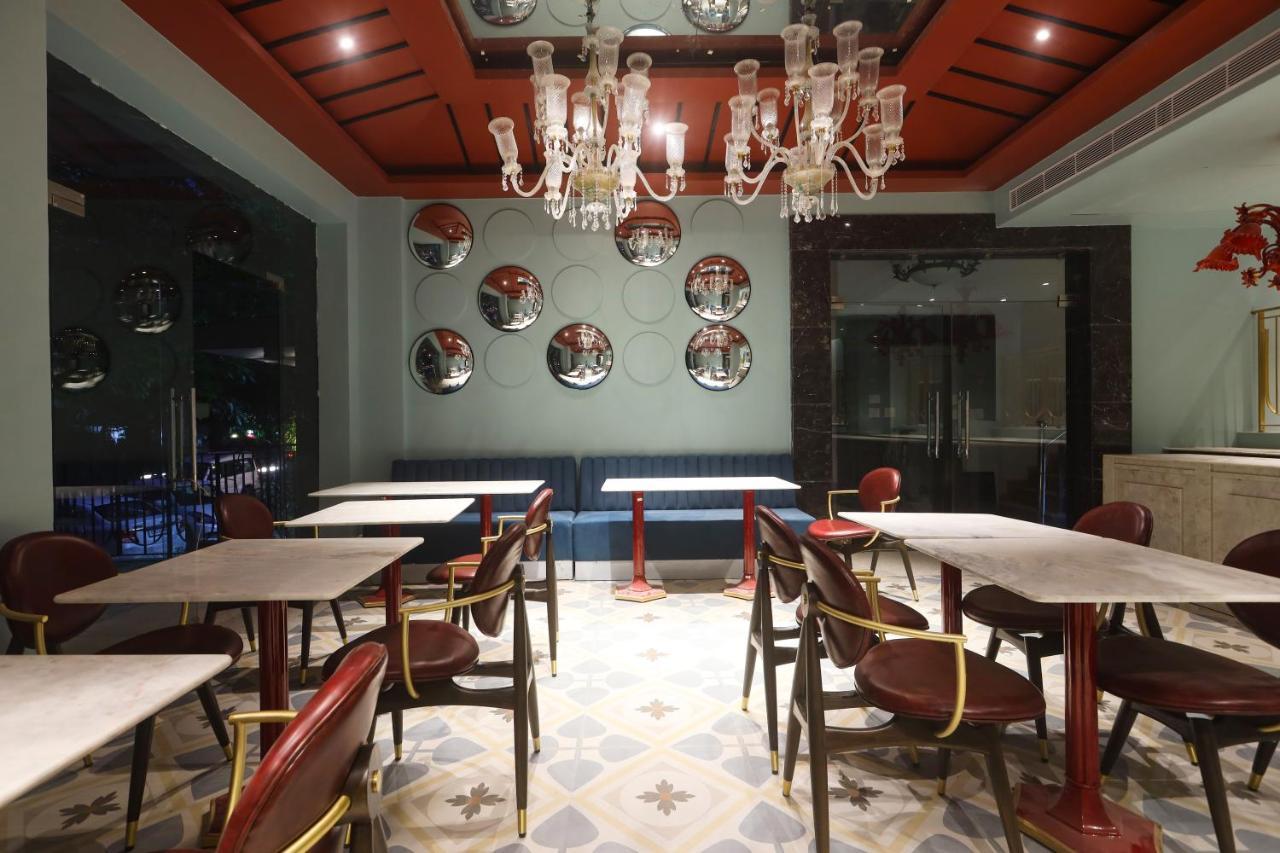 The Saga Hotel New Delhi Exteriör bild