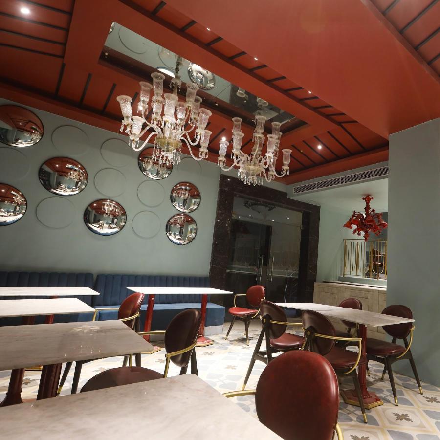 The Saga Hotel New Delhi Exteriör bild