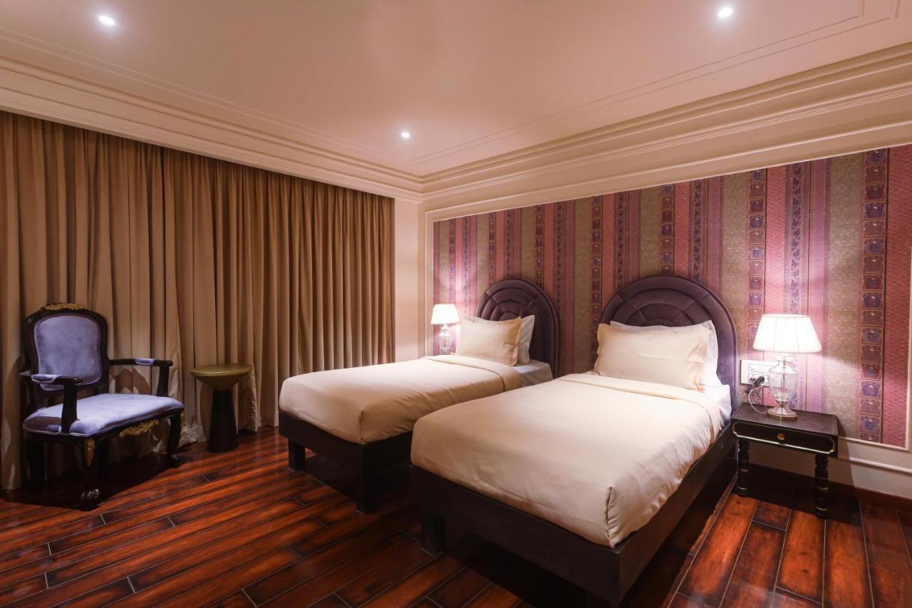 The Saga Hotel New Delhi Exteriör bild