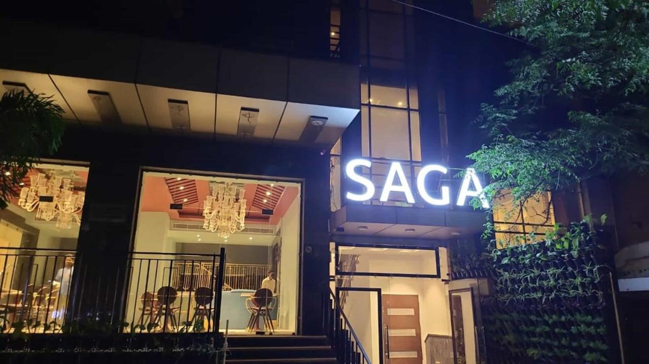 The Saga Hotel New Delhi Exteriör bild
