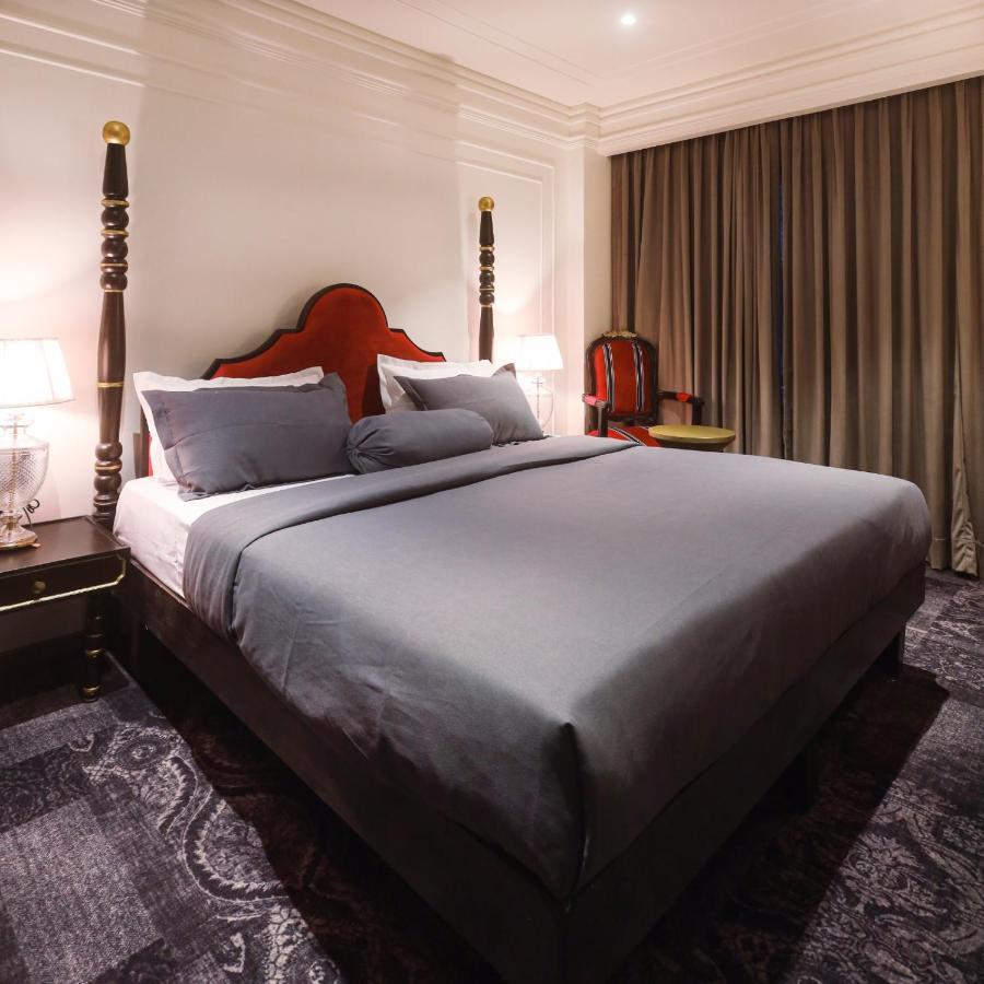 The Saga Hotel New Delhi Exteriör bild