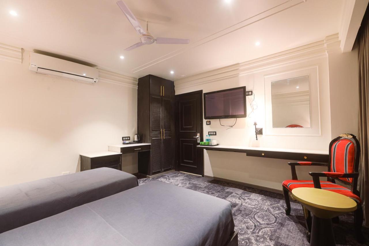 The Saga Hotel New Delhi Exteriör bild