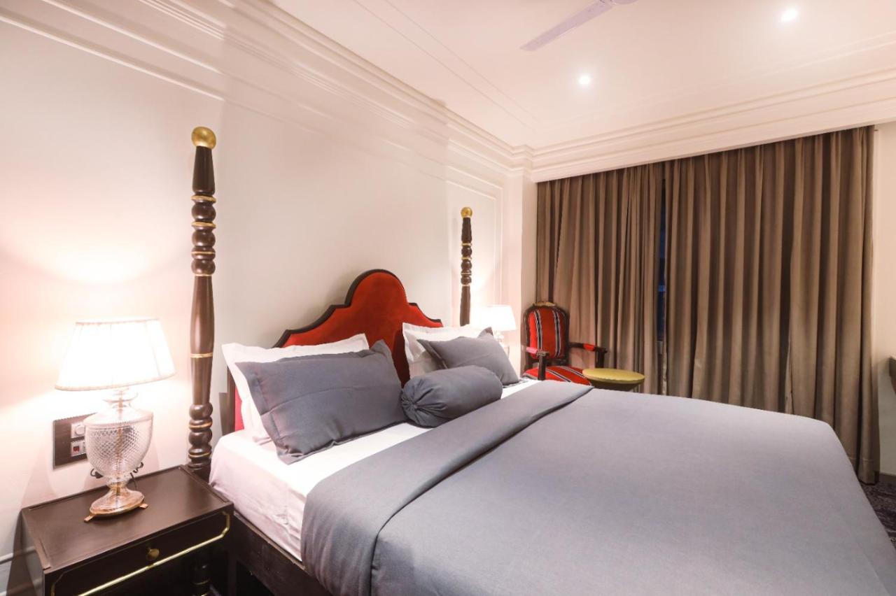 The Saga Hotel New Delhi Exteriör bild